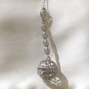 Dainty Vintage 14k white gold necklace